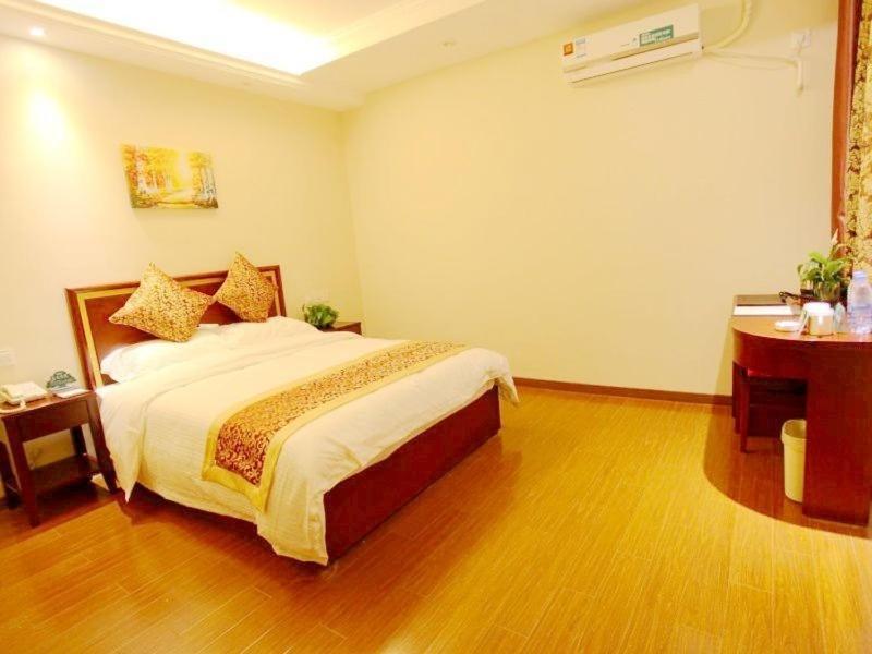 Greentree Inn Shanghai Hongqiao Metro Station Express Hotel Exteriör bild